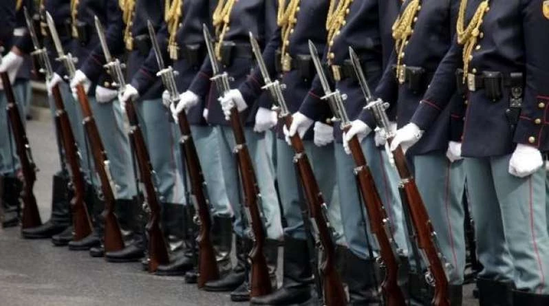 Πολύ…δημοκρατικό: «Επιτεθήκαμε στον Εύελπι επειδή δεν μας άρεσε ο τρόπος που μας κοίταξε!»